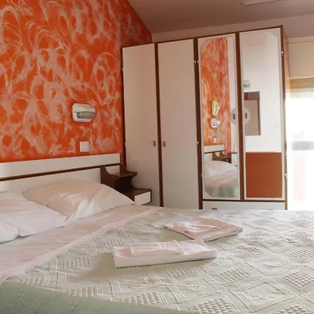 Luna Hotell 3*